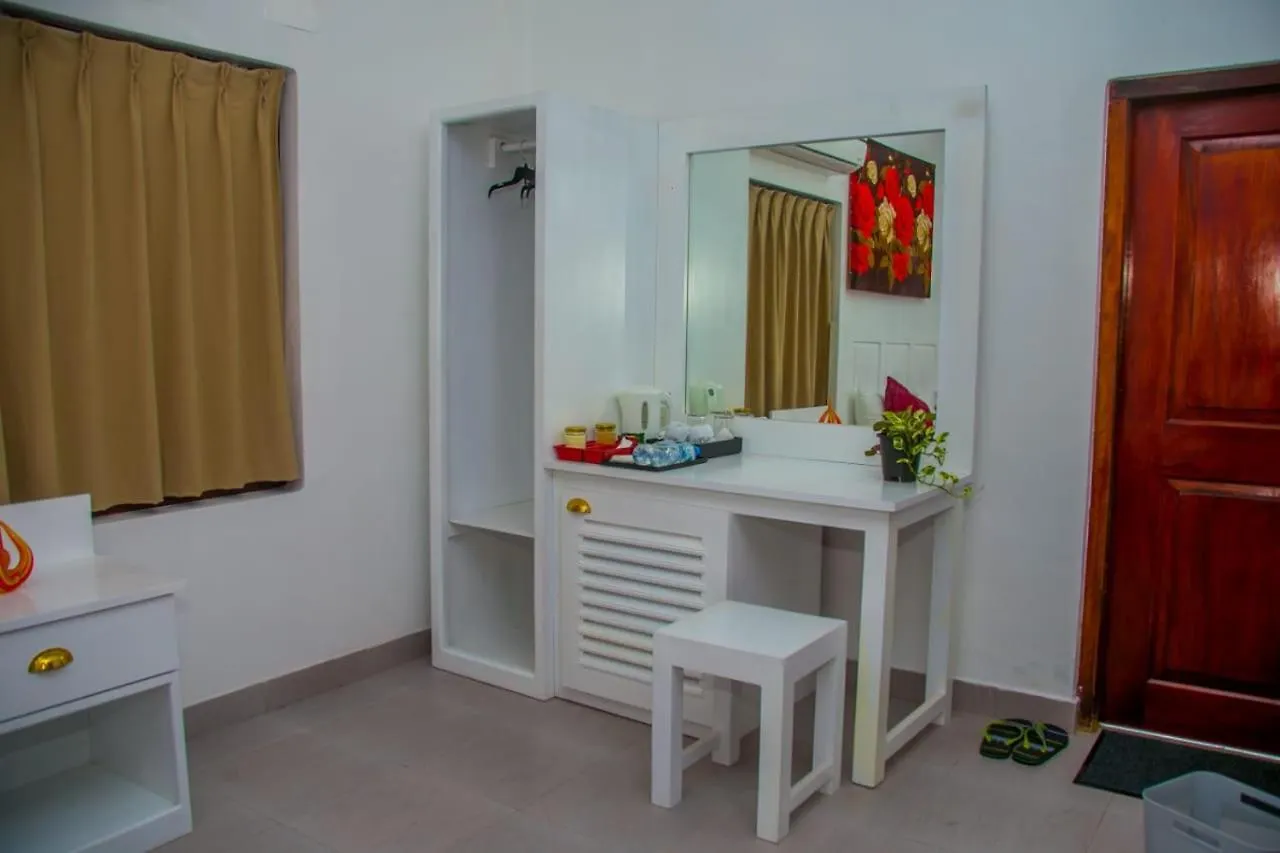 Niwahana Transit City Hotel Katunayake