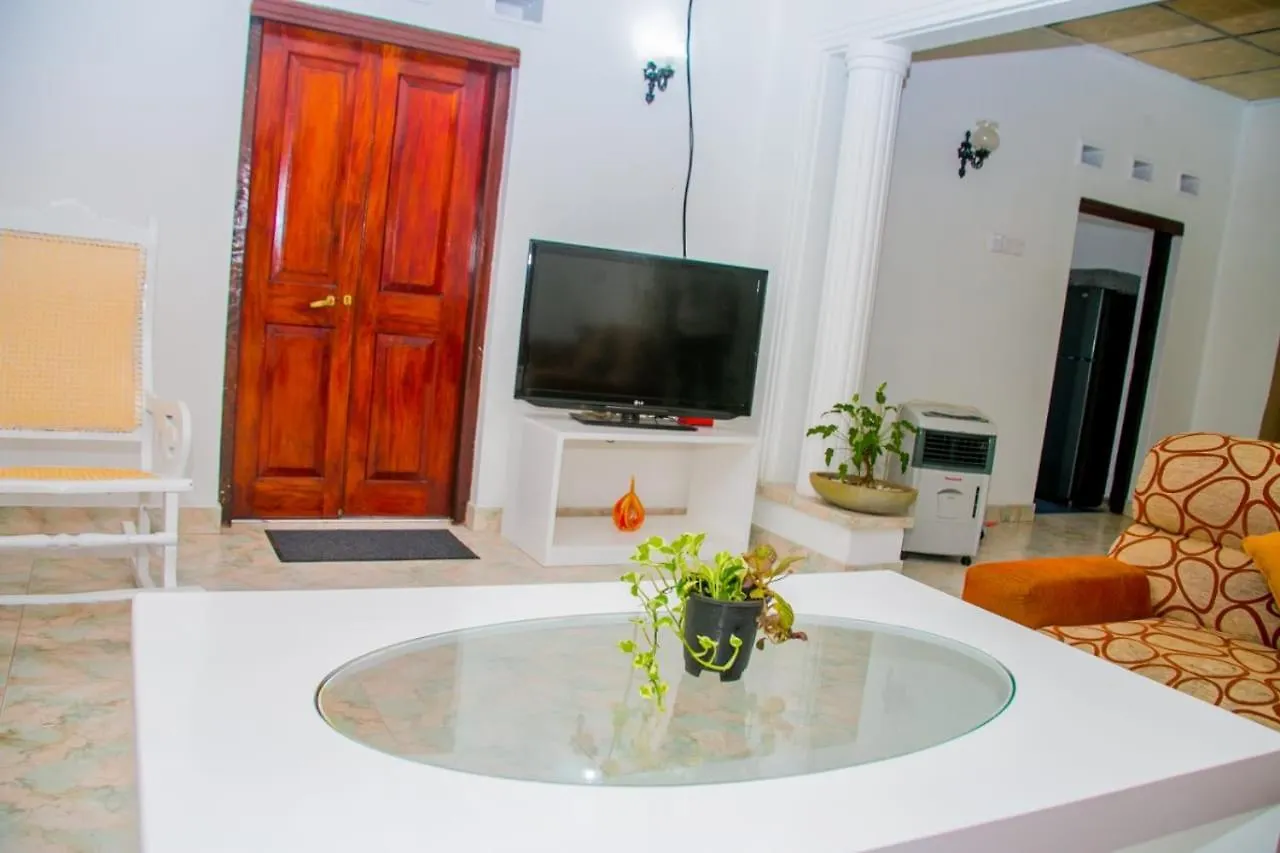 Niwahana Transit City Hotel Katunayake 0*,