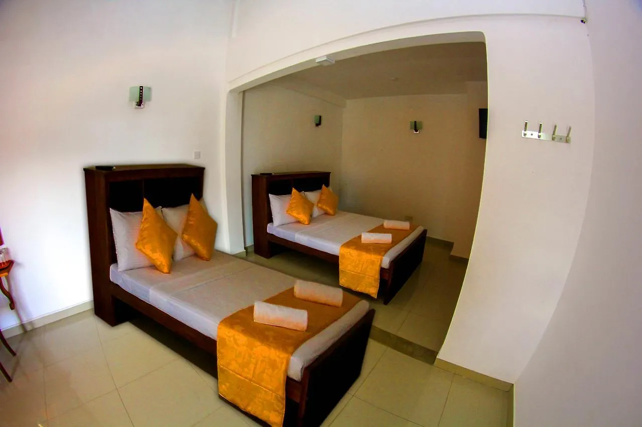 Bed & Breakfast Niwahana Transit City Hotel Katunayake